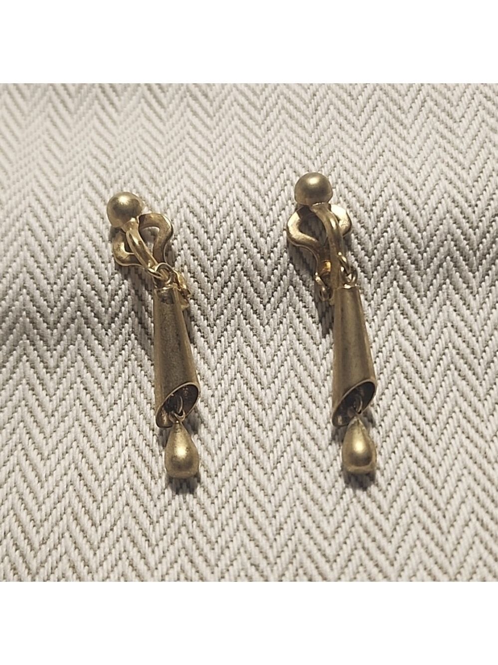 PAT CLIP ON EARRINGS GOLD TONE 22K VINTAGE